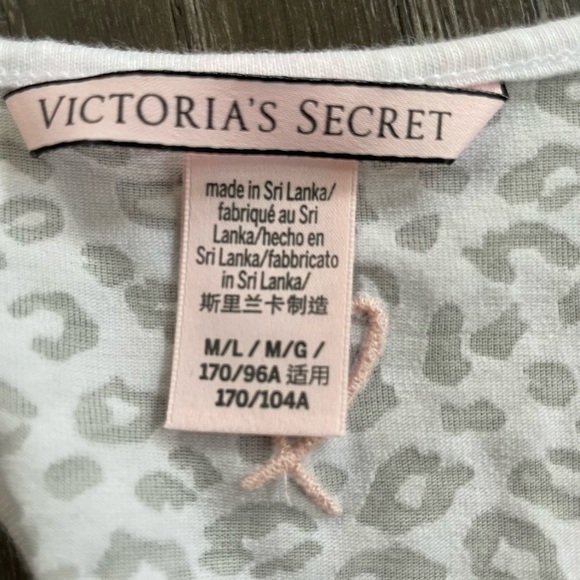 Victoria's Secret White Tank Top - Picture 3 of 4